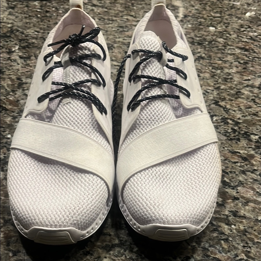 Under Armour White Athletic Shoes Lightweight Breathable Design